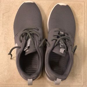 Nike Rosche Run sneakers. Look new!